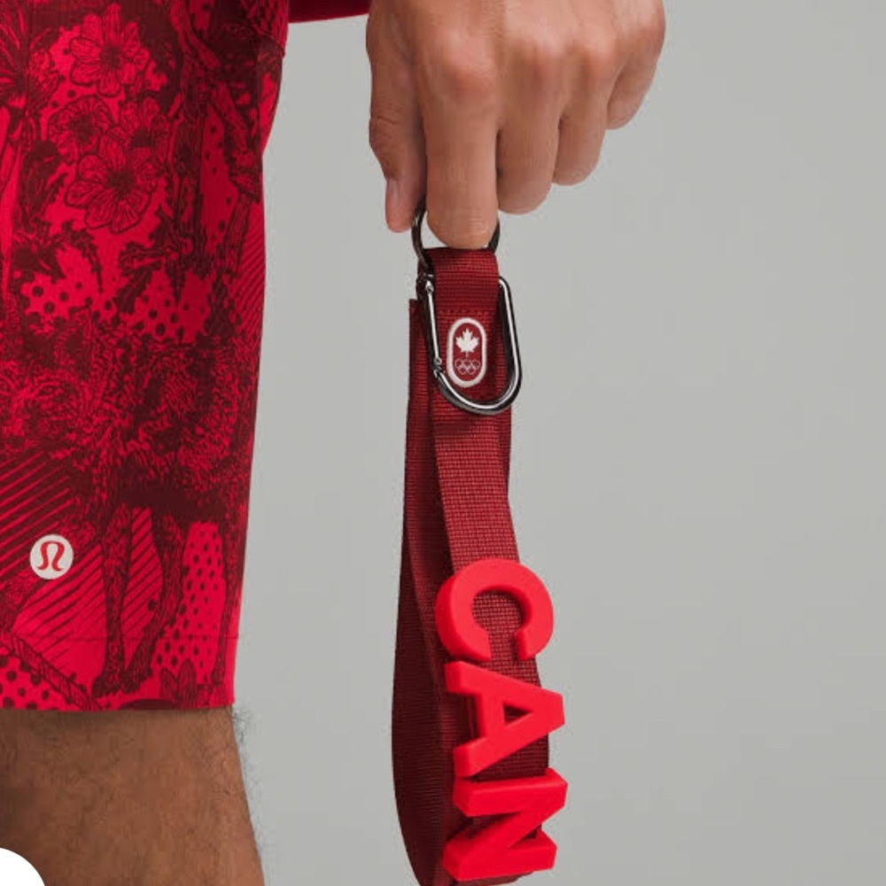NWT LULULEMON CANADA 3D NEVER LOST KEYCHAIN